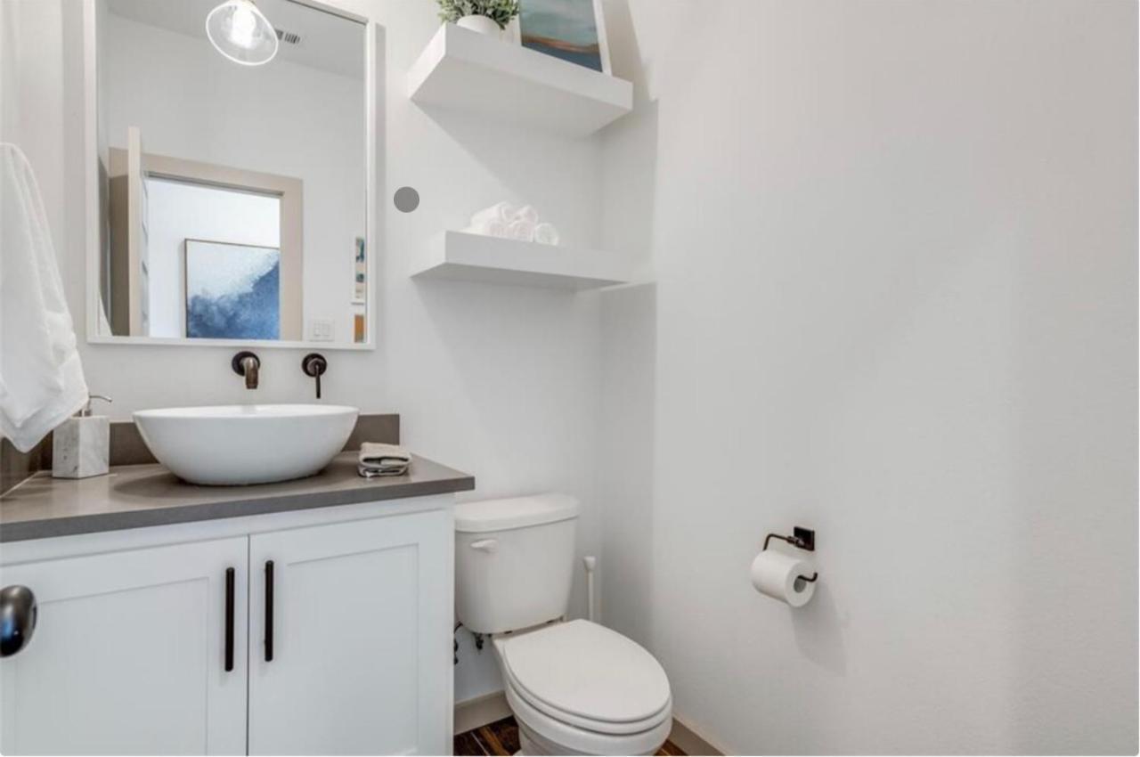 Stylish Townhome Near At&T Stadium, Globe Life, Six Flags & More Арлингтън Екстериор снимка