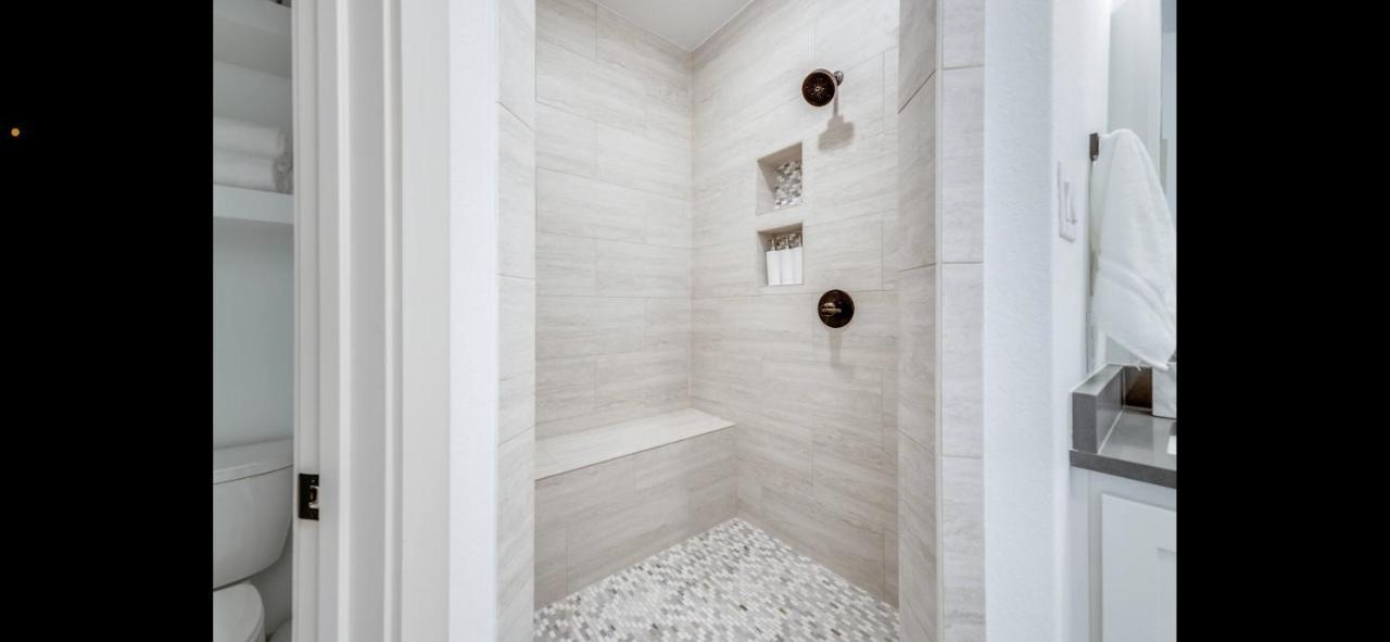 Stylish Townhome Near At&T Stadium, Globe Life, Six Flags & More Арлингтън Екстериор снимка