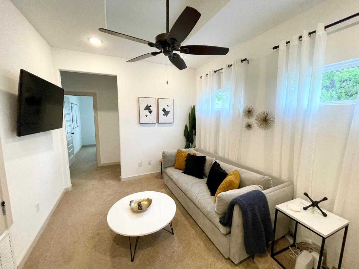 Stylish Townhome Near At&T Stadium, Globe Life, Six Flags & More Арлингтън Екстериор снимка