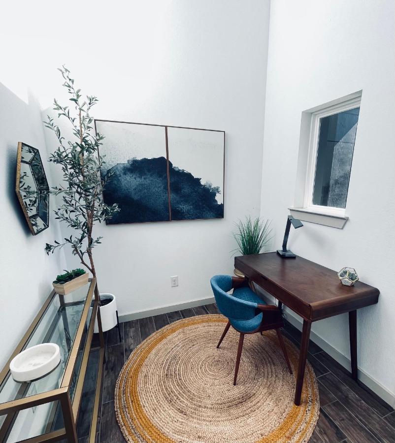 Stylish Townhome Near At&T Stadium, Globe Life, Six Flags & More Арлингтън Екстериор снимка