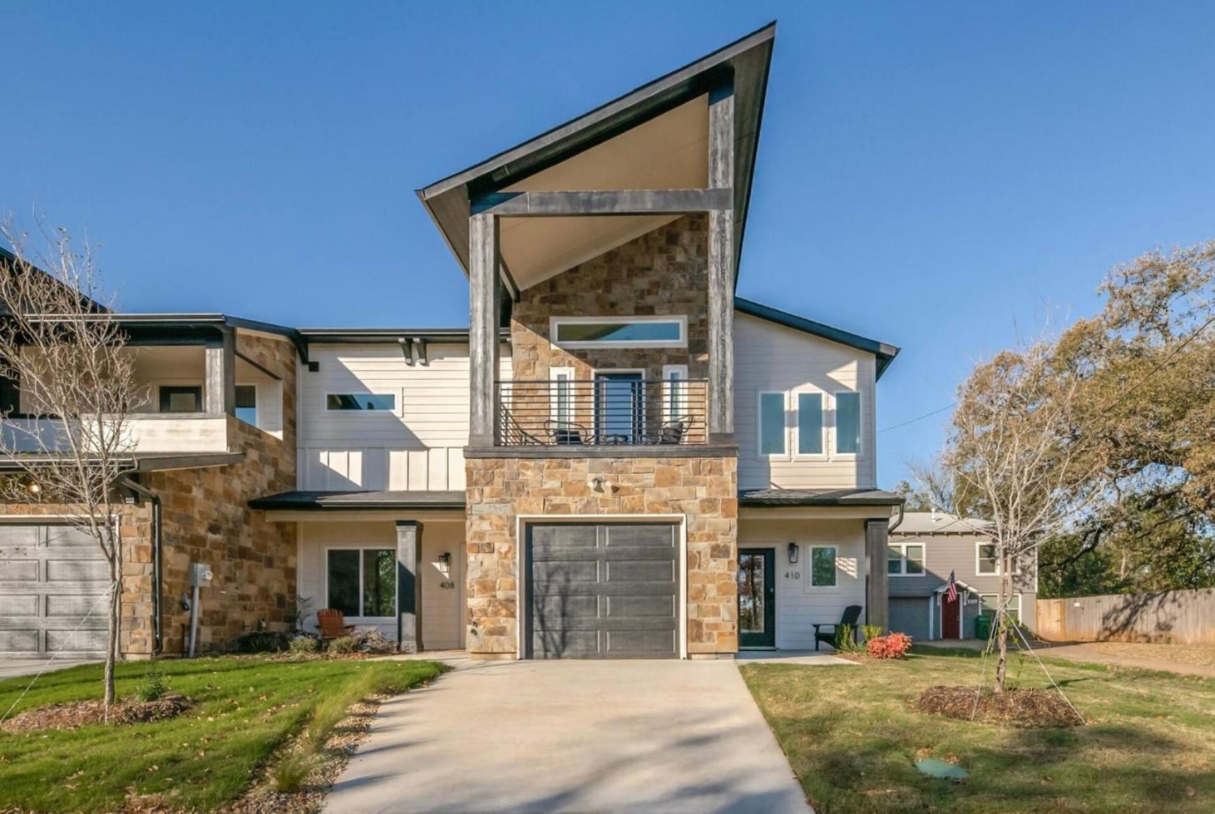 Stylish Townhome Near At&T Stadium, Globe Life, Six Flags & More Арлингтън Екстериор снимка